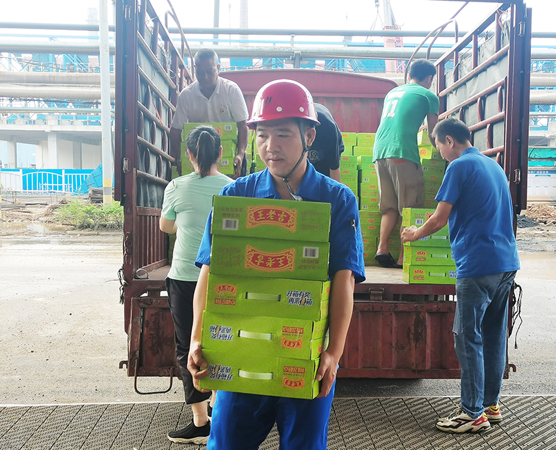 衡鋼工會開展夏送“清涼”活動