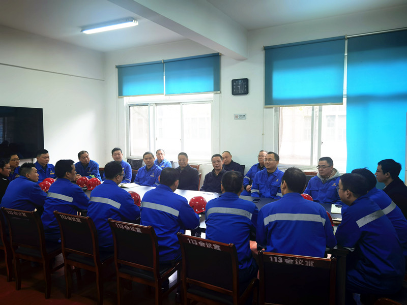 新春團(tuán)拜 鋼城年味濃