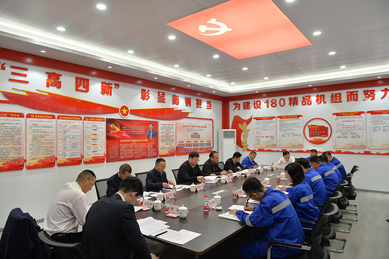 姚來(lái)英參加指導(dǎo)華菱衡鋼180分廠生產(chǎn)黨支部組織生活會(huì)