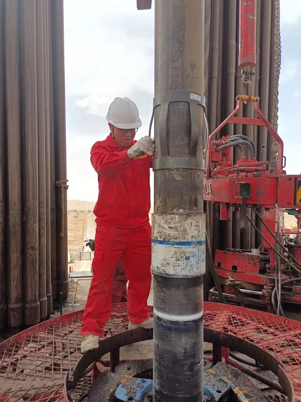 1655864676395860.jpg 下井9000米02.jpg