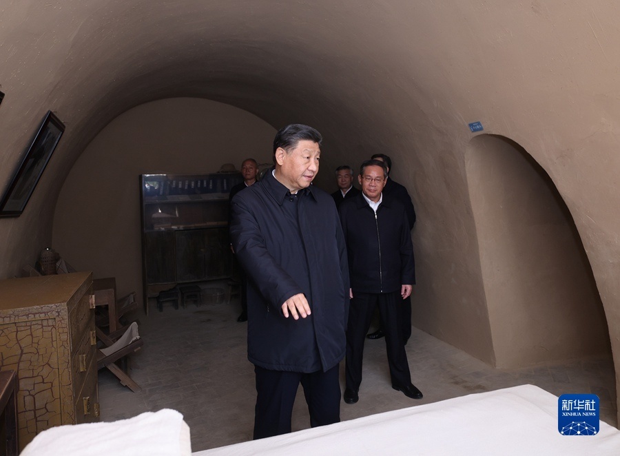 1666927820588601.jpg 瞻仰延安革命紀念地03.jpg